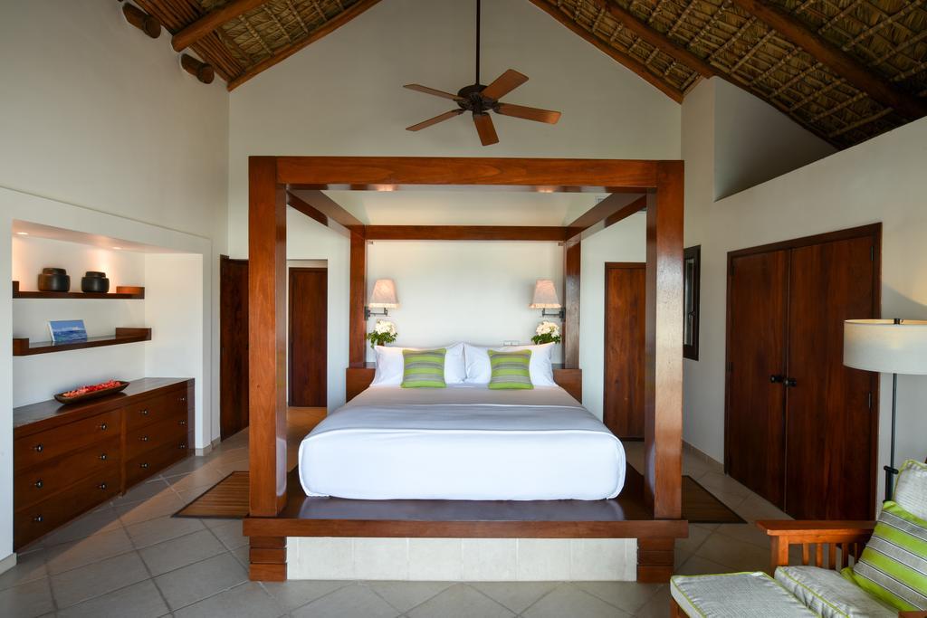 Paradise Beach Nevis Rum bild